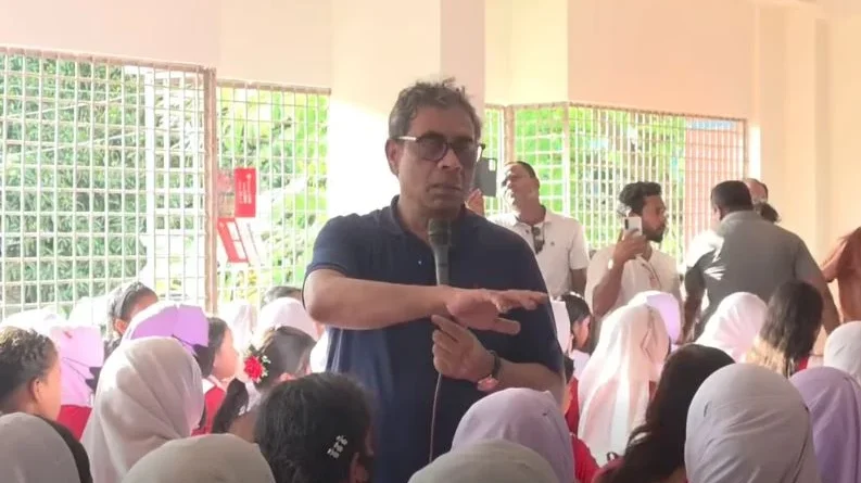 প্রশাসনকে সম্পূর্ণ প্রভাবমুক্ত হয়ে কাজ করার নির্দেশ দিয়েছেন স্বাস্থ্য প্রতিমন্ত্রী