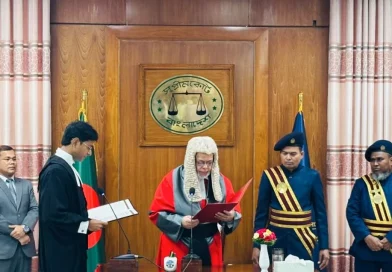 শপথ নিলেন হাইকোর্টের বিচারপতি দেবাশীষ রায় চৌধুরী